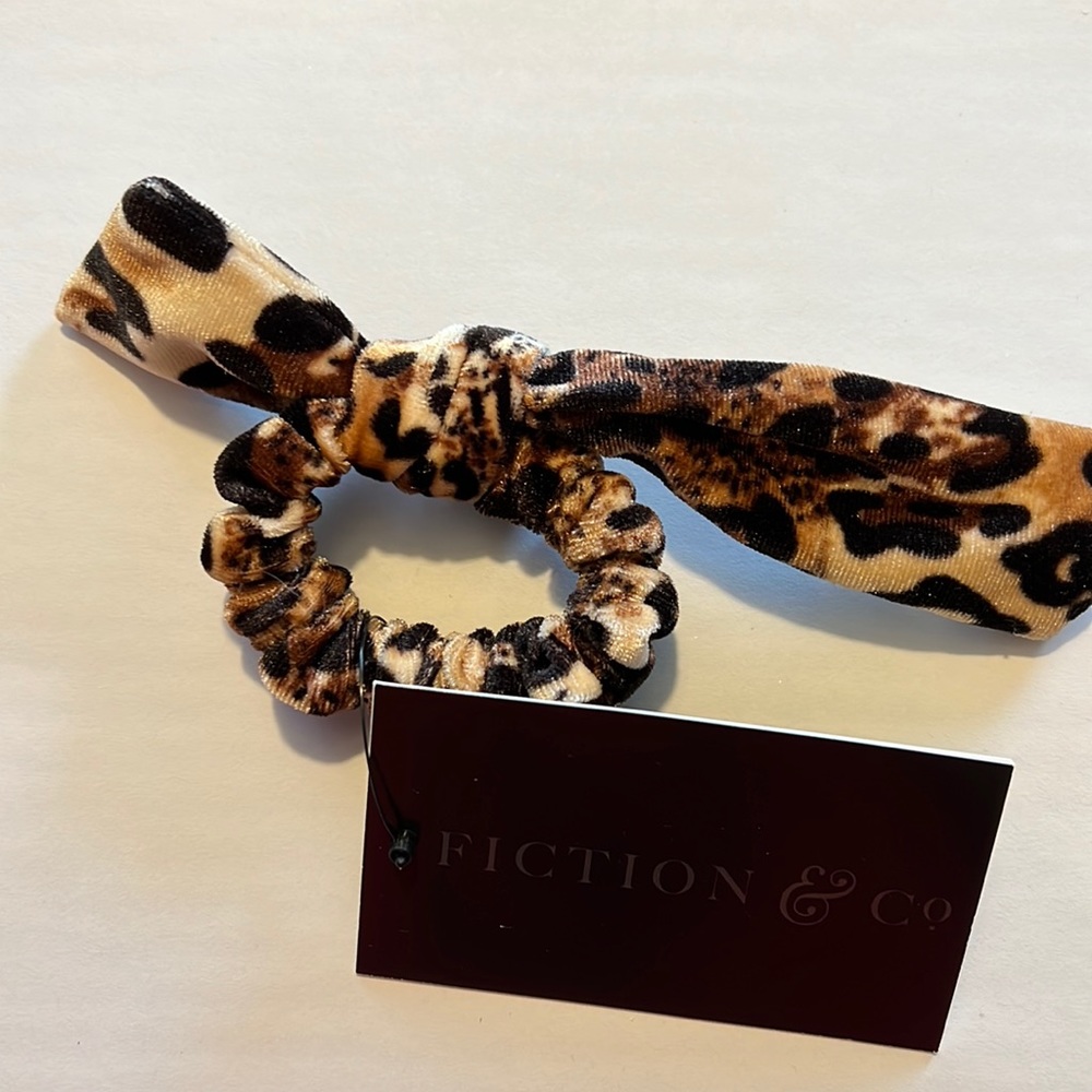 Hair scrunchies. NWT. Leopard.
